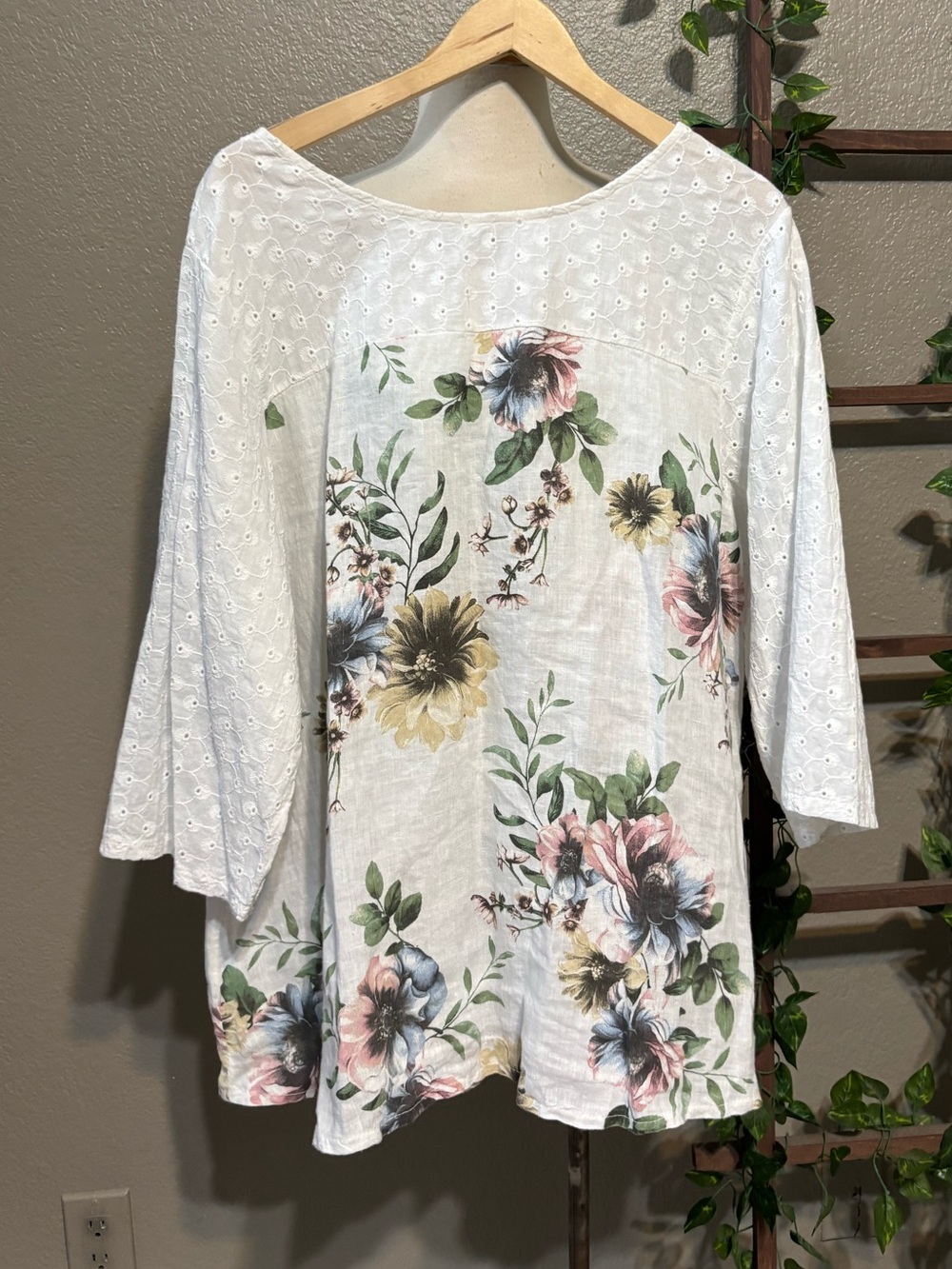 Terzo Millennio White Floral Linen & Eyelet Top Linen 2X